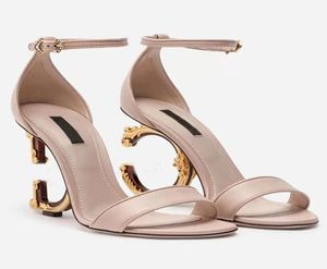 Beroemde Keira Sandals-schoenen voor vrouwen gepolijste kalfsleer baroquel hakken octrooi ledel dame goud vergulde carbon sandalias feest bruiloft2282215