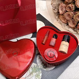 Ensemble de maquillage 4 en 1 de taille mini, collection de rouge à lèvres liquide, brillant à lèvres, coussin de parfum, fond de teint, kit cosmétique avec boîte en fer en forme de cœur, cadeau de Saint-Valentin