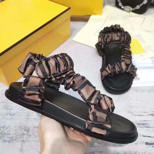 Pantoufles Diapositives Sandale En Caoutchouc Nouveau pour Hommes Femmes semelles haute couture Designer De Luxe En Cuir Doux Sandales De Plage Chaussures Décontractées