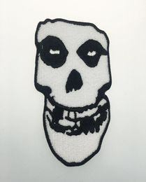 Beroemde old school punk geborduurd ijzer op patch motorfiets punk muziek motorrijder patch diy schedelapplique borduurbadge 6wyt2221308