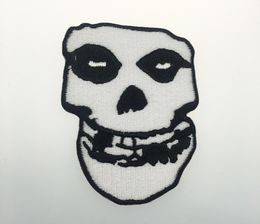 Beroemde old school punk geborduurd ijzer op patch motorfiets punk muziek fietser patch diy schedelapplique borduurbadge 743454444