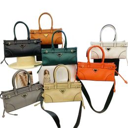 Célèbre épaule de luxe de luxe aux femmes célèbres sac à bandoulière en cuir et sac à main pour femmes en cuir
