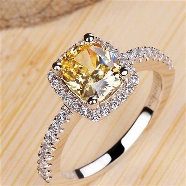 Estilo famoso Calidad superior SONA Amarillo Claro quilates Anillo de diamante cuadrado Platino plateado Mujeres Anillo de compromiso de boda moda fina j2434