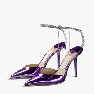 Sandales des femmes d'été célèbres SAEDA 100 mm Pompes en cuir breveté Italie Classic Lavande Point Toe Crystal Sangle Designer Fashion Sandal High Heels Box EU 35-43