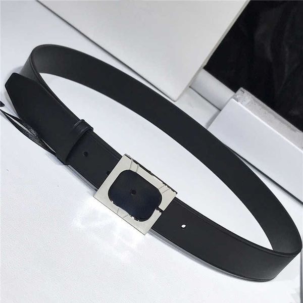 Famosa marca topseling Fashion Fashion Belt Bein Business de cuero de doble cara Pantalones de hebilla Smooth Buckle Diseñador de mujeres de alta calidad