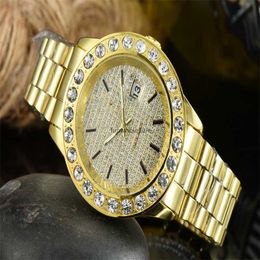 Beroemd horloge luxe diamantpoeder gezicht drie naald dubbele kalender kwarts heren en dames beroemde horloge