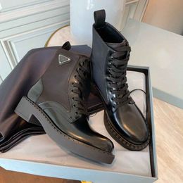 Célèbre Marque Winer Monolith Cheville Bottes Femmes En Cuir Brossé Re-Nylon Chaussons Métal Triangle Lug Sole Dame Chaussons Confort Chaussures Marche