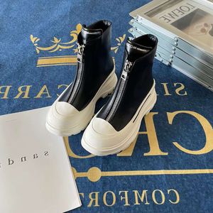 Célèbres Femmes Bottines Classique Ziptotal Booty Italie Luxueux Tête Ronde Bottines Basses Noir Blanc Cuir Plate-Forme Botte Designer Fête De Mariage Bottines Courtes EU 35-40