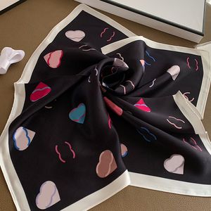 Célèbres femmes marque Designer soie cachemire foulards haute qualité lettres écharpe automne hiver en plein air garder au chaud châle Wrap cadeau de noël taille 50*50 cm