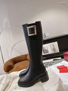 Bottes longues pour femmes célèbres Fashion Rangers Tall Barrel Boot Italie Classique Boucle en cristal Accessoire Plate-forme en cuir verni Designer Fête de mariage Longs Bootie EU 35-41