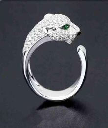 Fan Bingbing kan de Panther-ring en diamanten hand aanpassen met een modieuze persoonlijkheid 188t3592739