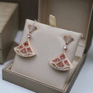 Boucles d'oreilles pendantes de créateur de série de jupe en forme d'éventail pour femme diamant plaqué or 18 carats de la plus haute qualité de comptoir taille européenne cadeau de créateur de marque pour petite amie 047