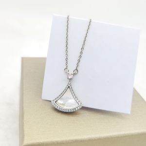 Ventilator rok ketting witte krizzi set met diamant hoge versie details sleutelbeen ketting hanger