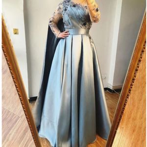 Fancy Arabic Prom Dresses with Wraps 3D Flower Ruched Lange mouw Dubai Avondjurk 2021 Vloerlengte Satijn Dames Formele Gewaden De Soirée Mariage