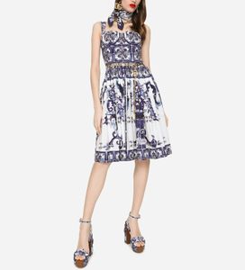 Fancy Dress Womens Blue and White Porselein Gedrukt verzamelde taille mouwloze fitflare cami -jurk