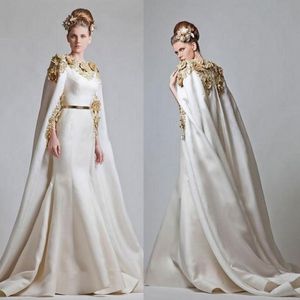 Fancy Elegante Zuhair Murad Avondjurken Gouden Applicaties Satijnen Mermaid Prom Dresses met Cape Sweep Trein Saoedi-Arabische Formele Slijtage