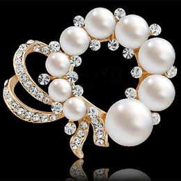 Fancy Vergulde Mooie Gesimuleerde Parel en Kristallen Dames Broche Exquisite Boutique Broach Pin Mode revers Pin voor mannen en vrouwen