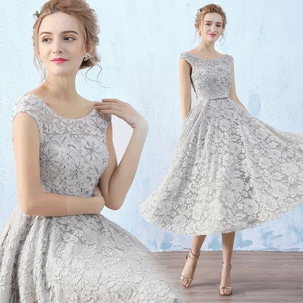 Vestidos elegantes de encaje gris claro para madre de la novia, longitud del té, escote redondo, espalda con cordones, encaje floral con cuentas, vestidos de fiesta de boda, vestidos de noche