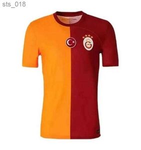 Fans Tops Voetbalshirts 2024 Galatasaray Turkije Voetbalshirts ZANIOLI BAKAMBU MERTENS ZAHA AKGUN AKTURKOGLU Jubileum Derde Champions League fooH240309