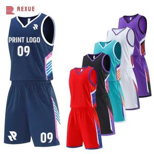 Fans tops TEES TEES NIEUW Aangepaste basketballerset 2024 Uniform Suit met gedrukt naamnummer voor mannen Jeugdkinderen Personaliseerde Team Jerseys Y240423