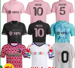 Fans versión MESSIS SERGIO 2023 2024 Inter Miami CF camisetas de fútbol Matuidi HIGUAIN JEAN FRAY CAMPANA YEDLIN 24 camisetas para hombres mujeres niños kit de fútbol