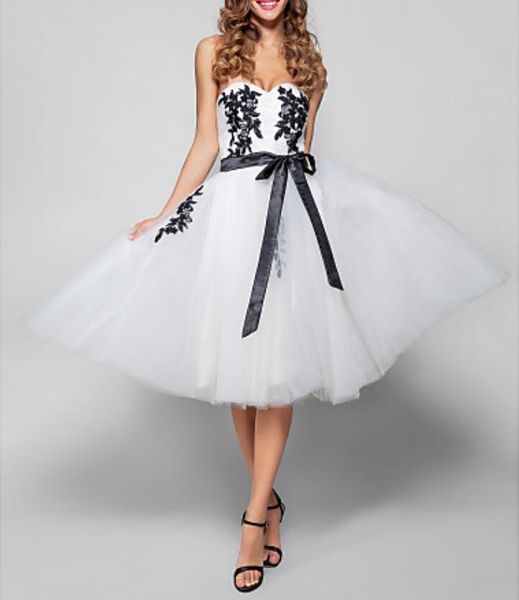 Fantastique nouvelle robe de bal décolleté en cœur longueur genou Tulle robe de bal de Cocktail avec appliques noires et ceinture