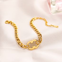 Pulseras de oro de 18 quilates de moda diseñadas para mujeres Pulsera de cadena Pulsera de joyería de marca de lujo Clásico Accesorios de acero inoxidable de alto sentido Encanto Pareja Regalo de amor