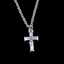 Mode 20 * 11mm Cross Flower Pendentif Collier Chaîne de lien pour Collier Femme Couture Creative Bijoux Cadeau