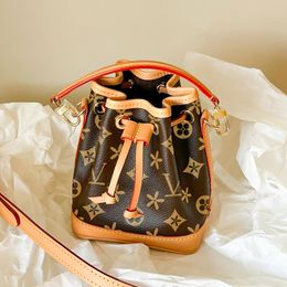 Fashion 2024 Nuevo M81266 M46291 Nano Noe Bucket Bag Mini Duffle Luxury Tote Bag Bag embrague Bolso Mens diseñador Crossbody Cuero de cuero Travel Showling Bolsas con cordón