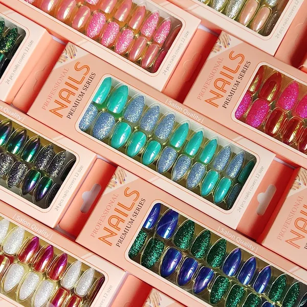 Moda 24 puntas de uñas postizas Color puro forma de almendra Kit de uñas postizas cortas herramientas de decoración de uñas de salón al por mayor