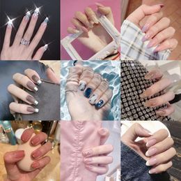 Mode 24-teiliges Set Falsche Nägel für Frauen Mädchen Tipps Blühende recycelbare künstliche Nägel Zubehör Maniküre-Tools2983820