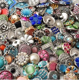 Moda 50 unids/lote mezcla muchos estilos de diamantes de imitación cierres de Metal encanto 18mm botón a presión pulsera para mujer DIY joyería regalos