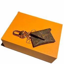 Accesorios de moda llavero diseñador llavero bolso de lujo encanto carta bolso mujer llavero coche cadena colgante para hombre regalo exquisito