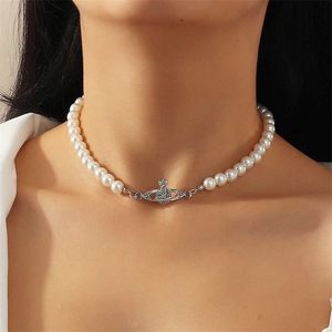 Mode -accessoires populaire westerse keizerin Dowager Earth Planet Pearl ketting diamant hanger nek ketting oorbel armband