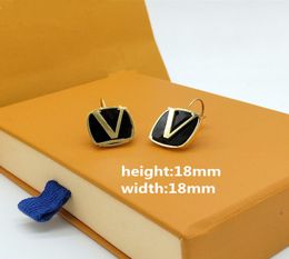 Fashion Allmatch Letter Hoop Huggie Diseño Pendientes Ladies Partido de acero inoxidable Joyas de oro Pendientes Regalo para Lover Does No4996953