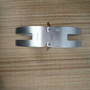 Moda Alyx Pulsera de aleación de aluminio 1: 1 Alta calidad Nuevos hombres Mujeres Unisex Parejas Joyería Alyx Bangles Q0717