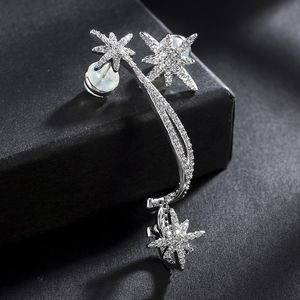 Juego de aretes asimétricos de estrella de moda y estilo americano con arete de circonita