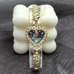 Fashion and Personality Niche Diamond incravée des femmes WEMPS avec des strass en forme de cœur bracelet Fashion Bracelet Wrist