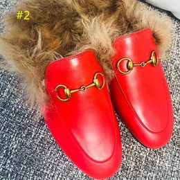 Diseñador de moda y calidad Mocasines de cuero genuino Fur Muller zapatilla con hebilla Moda mujer Princetown Ladies Casual Fur Mules Flats