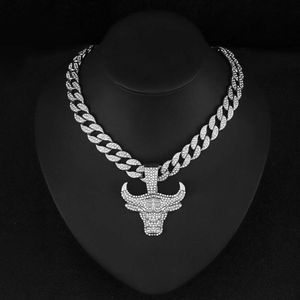 Fashion Animal Bull Head Pendant Hip Hop Street Rap Style Full Diamond 15mm Watch Buckle Jewelry Cuban Chain Designers creëren vakantiegeschenkaccessoires