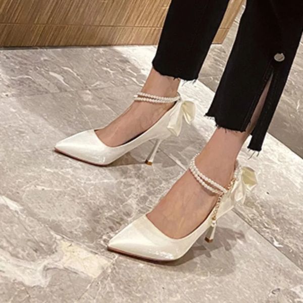 Mode cheville chaîne perle talons hauts printemps nouvelles femmes pompe sexy pointu Bowknot chaussures pour femmes confortable lumière robe de soirée pompe 240123