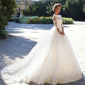 2021 Vestidos de novia hermosos de tul Apliques de moda Escote barco de encaje Vestidos de novia de media manga con fajín de cuentas