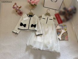 costume d'automne de mode pour les filles ensembles de robes de bébé taille 110-160 cm veste à manches longues ornée de perles papillon et robe en dentelle gilet Sep10