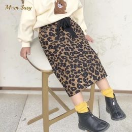 Fashion bébé fille léopard jupe imprimée en toison à l'intérieur de l'enfant pour adolescente jupe bodycon printemps automne vêtements de bébé hiver 3-14y 240329
