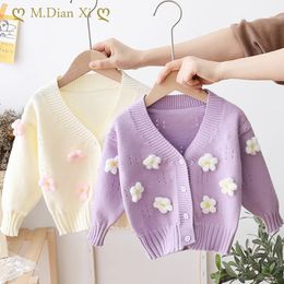 Mode bébé fille vêtements d'hiver fleur Cardigan pour pull tricoté doux automne vêtements d'extérieur pour enfants 240301