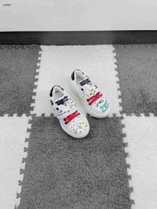 Fashion Baby Sneakers Colorful Cartoon Letter Printing Kids Chaussures Taille 26-35 Boîte Protection Girls Casual Board Chaussures Chaussures Boys 24Pril