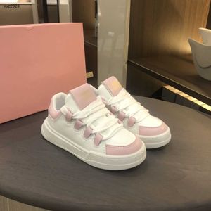 Mode baby sneakers hoogwaardige niet-slip zool kids designer schoenen maat 26-35 herfst dik zool meisje kleine witte schoen nov10