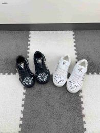Fashion Baby Sneakers White Pearl Embellissements Kids Chaussures Taille 26-35 Box Protection Girls Casual Board Chaussures Chaussures Boys 24Pril