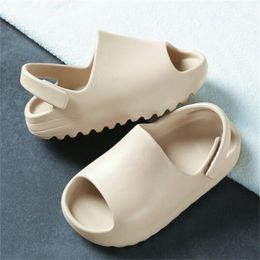 Mode bébé enfant en bas âge enfants sandales à enfiler garçons filles mousse plage été diapositives pantoufle os résine enfants chaussures d'eau légères