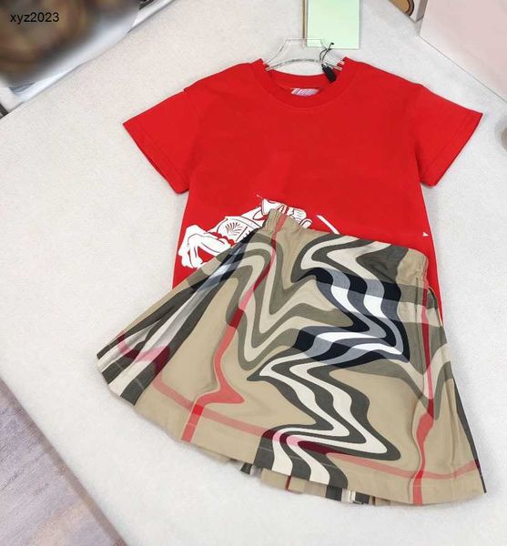 Chándales de moda para bebés, trajes de vestir para niñas de diseñador, talla 100-160, conjunto de dos piezas para niños, camiseta roja con cuello redondo y falda a cuadros, 10 de enero